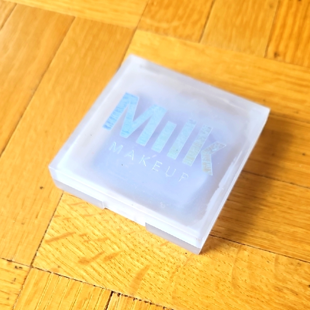 Milk Makeup Holographic Highlighting Powder